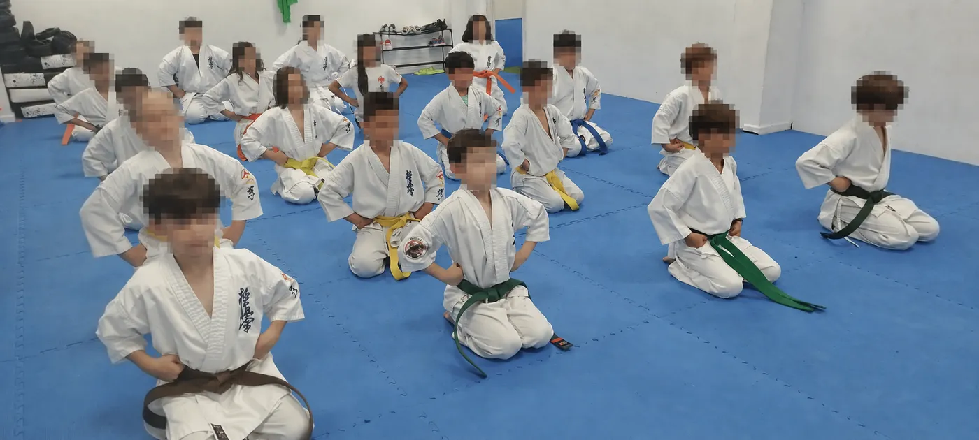 Clase de karate kyokushin para niños en JDR Centro Deportivo
