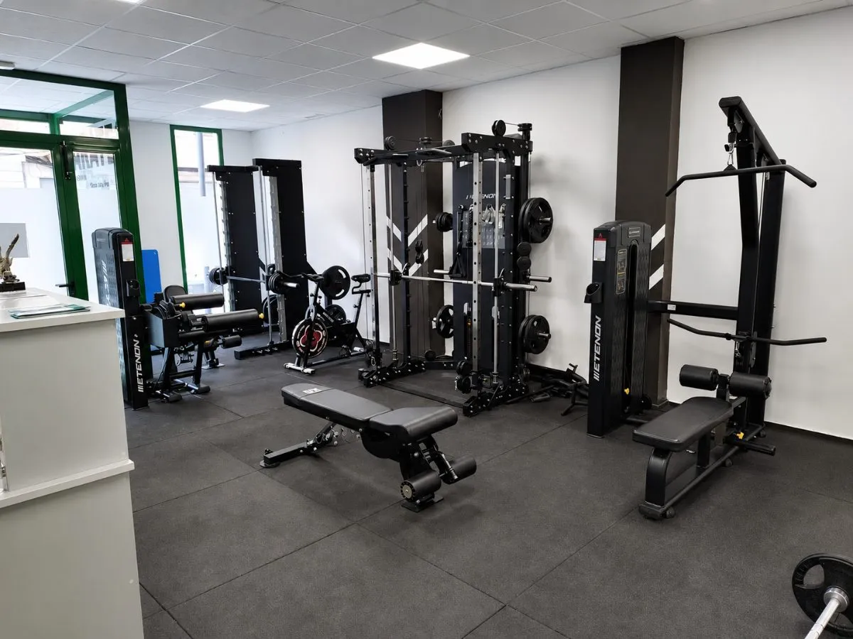 Sala de fuerza y máquinas en JDR Centro Deportivo, Lorca